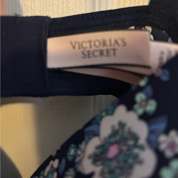 Victoria's Secret Navy Floral Bra - Picture 2 of 3